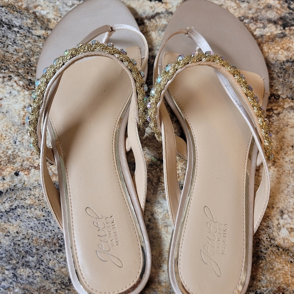 Jewel Badgley Mischka Odina Embellished Thong Sandal Size 10 Champagne - Picture 4 of 6